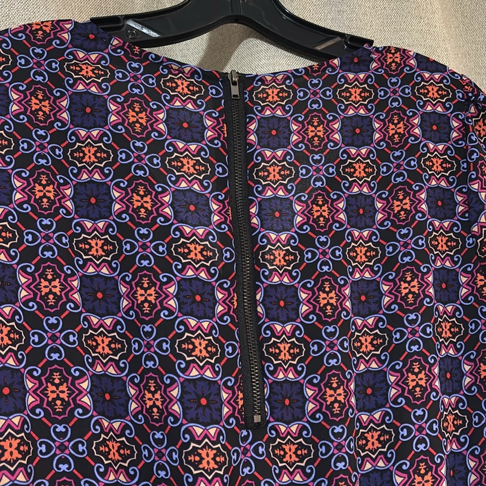 NWT Beautiful, colorfull, long sleeved romper Size Small - Picture 9 of 9